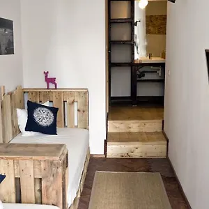 Victoria Poshtel Hostel